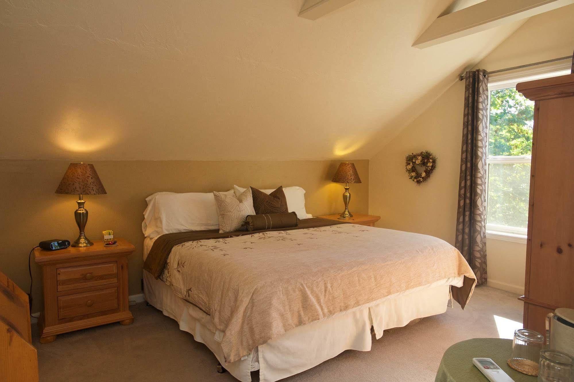 The Oval Door (Adults Only) Hotel Eugene Exterior photo